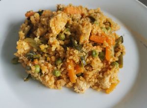 Sok zöldséges húsos bulgur recept fotója