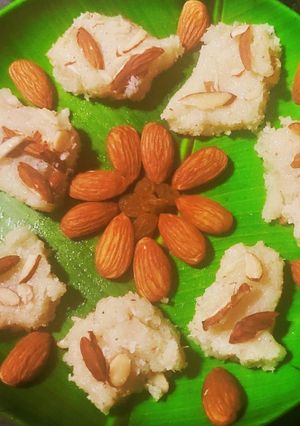 કોપરા પાક (Topra Pak Recipe In Gujarati) રેસીપી મુખ્ય ફોટો
