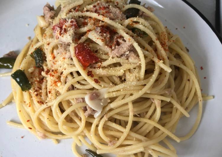 Recipe of Any-night-of-the-week Super simple “spicy tuna aglio olio”