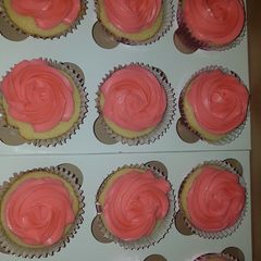 A picture of Vanilla cupcakes.