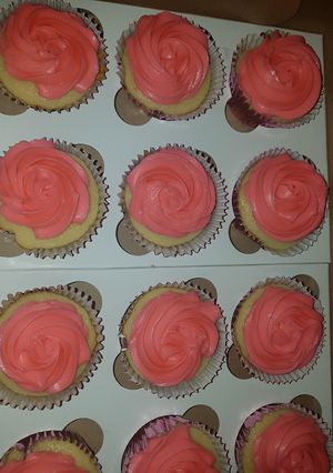 A picture of Vanilla cupcakes.