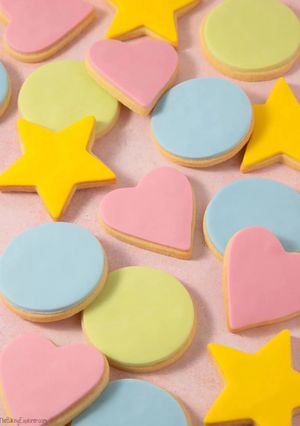 A picture of Fondant Iced Biscuits.
