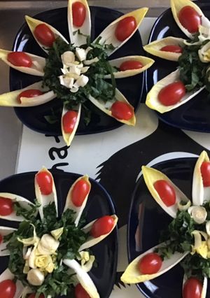 Une photo de Salade de jeunes endives aux céleri et tomates cerises