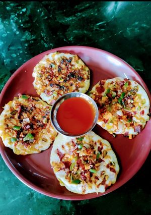 A picture of Mixed Vegetable Uttapam.