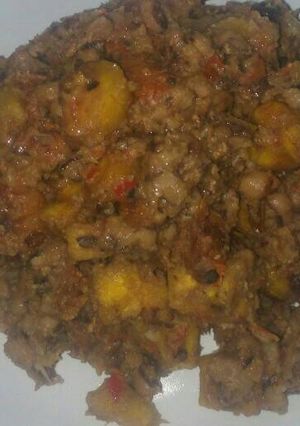A picture of Fried beans with shrimps and plantain.