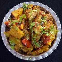 A picture of Aloo baigan ki dry sabji.