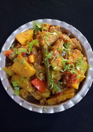A picture of Aloo baigan ki dry sabji.
