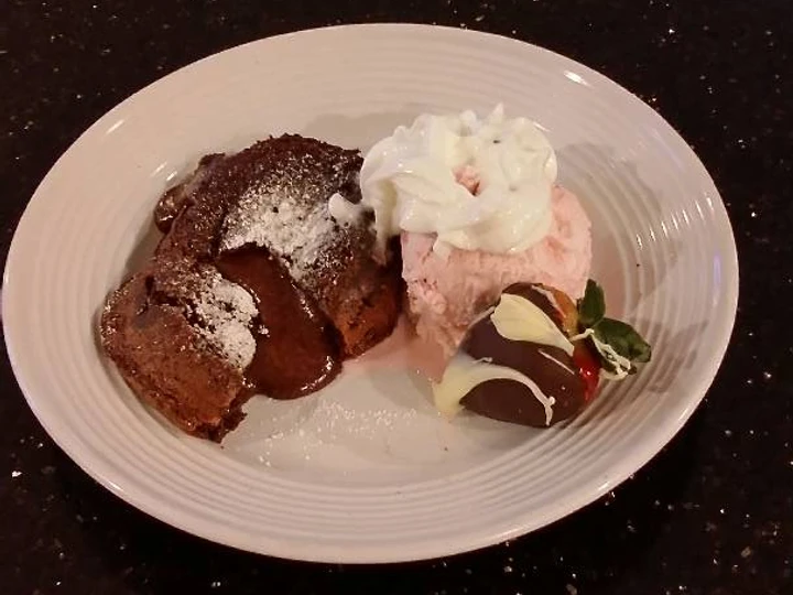 Easy Ways Make Recipes Molten Chocolate Cakes the So Delicious Delicious.