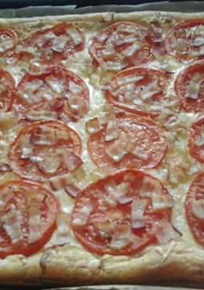 Una foto de Hojaldre de tomate
