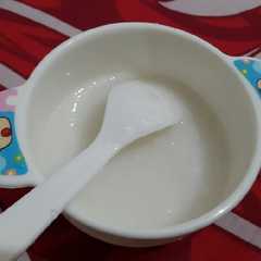 รูปของ Bubur Susu *Mpasi day1 *Menutunggal 6m+