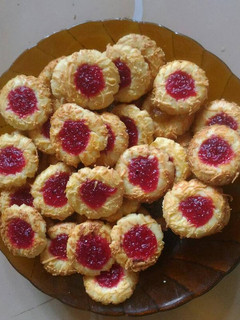 Foto resep Crunchy Strawberry Chesse Thumbprint Cookies