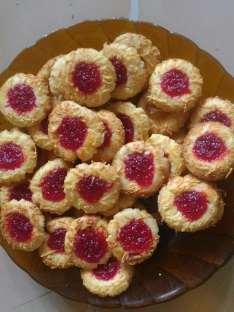 Easy Steps Make Recipes Crunchy Strawberry Chesse Thumbprint Cookies the Delicious Appealing.