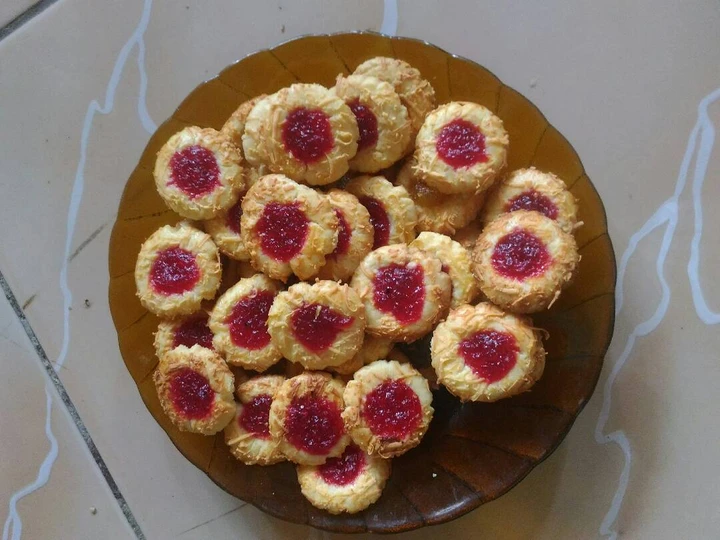 Easy Steps Make Recipes Crunchy Strawberry Chesse Thumbprint Cookies the Delicious Appealing.