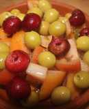 Ensalada con cerezas deshuesadas