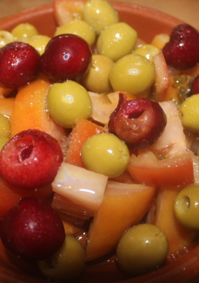 Una foto de Ensalada con cerezas deshuesadas
