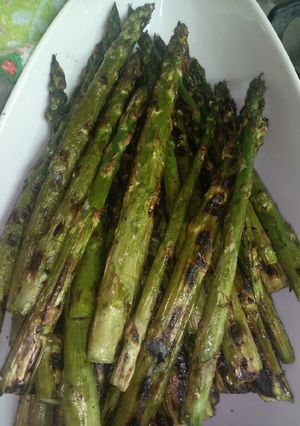 Una foto de Espárragos grillados