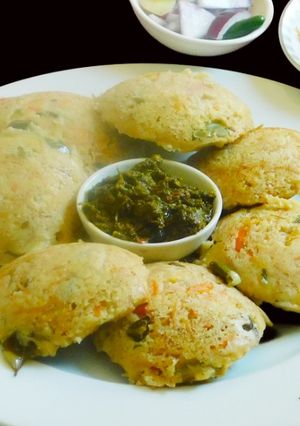 A picture of Vermicelli Semolina veggie Idli.