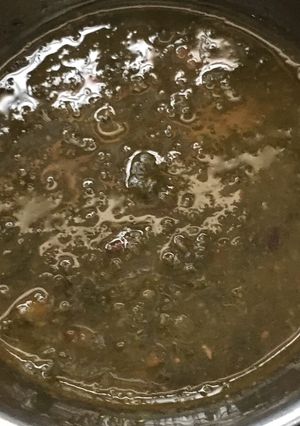 A picture of Daal palak.