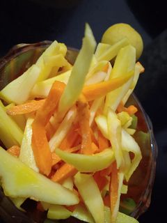 લીલી હળદરનું અથાણું (Lili Haldar Athanu Recipe In Gujarati) રેસીપી મુખ્ય ફોટો