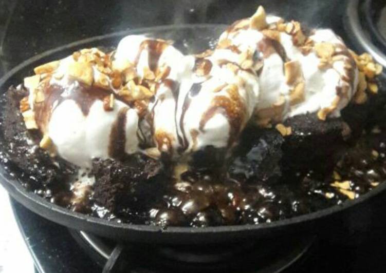 Fudgy chocolate sizzling brownie with icecream...????