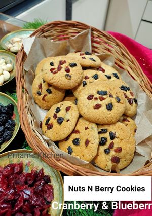 नट्स एंड बेरी कूकीज (nuts and berry cookies recipe in Hindi) रेसिपी मुख्य फोटो