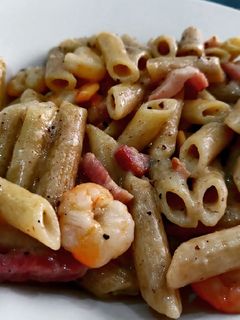 Una foto de Pasta con gambas y trufa