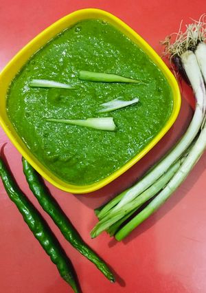हरे प्याज़ की चटनी(hare pyaz ki chutney recipe in hindi) रेसिपी मुख्य फोटो
