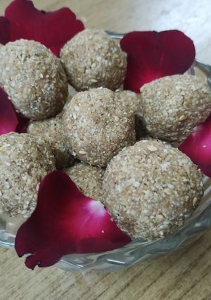 A picture of Sesame seeds ladoo.