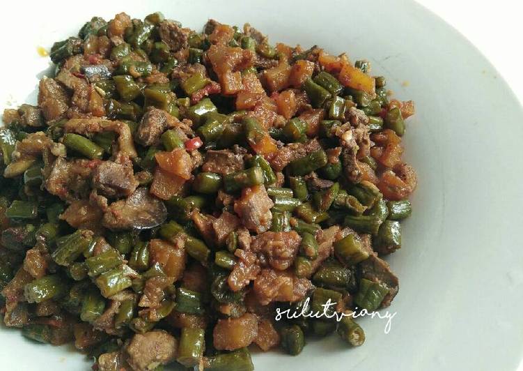 Proses meracik Sambal goreng kacang panjang yang mudah