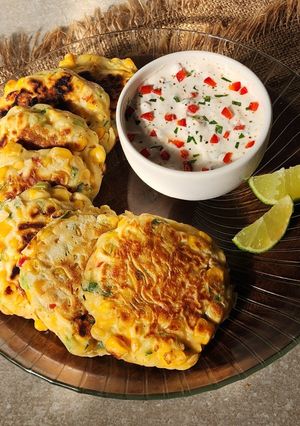 Una foto de 🌽Corn fritters by Gordon Ramsay 🌽 Bocaditos de choclo, jalapeño y cilantro 🌽 Receta viral #10 🌽