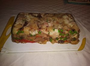 Una foto de Terrina de cabeza de cerdo lengua y morcillas
