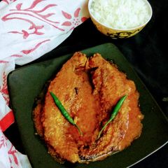 A picture of Pabda macher tel jhaal.