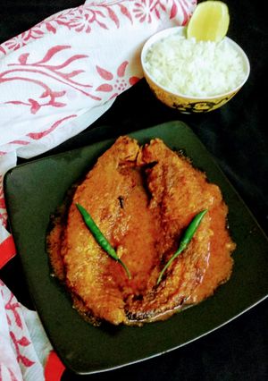 A picture of Pabda macher tel jhaal.