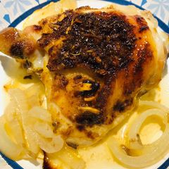A picture of Beer 🍺 and Onion 🧅 Chicken 🍗 Thighs.