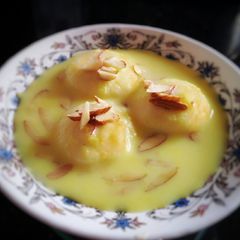 A picture of Ras malai.
