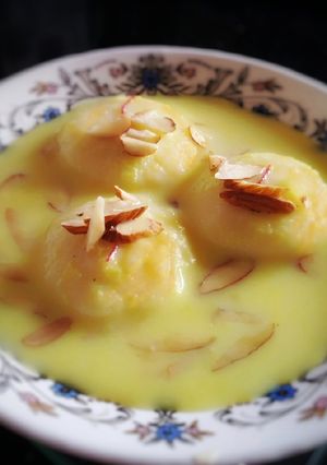 A picture of Ras malai.