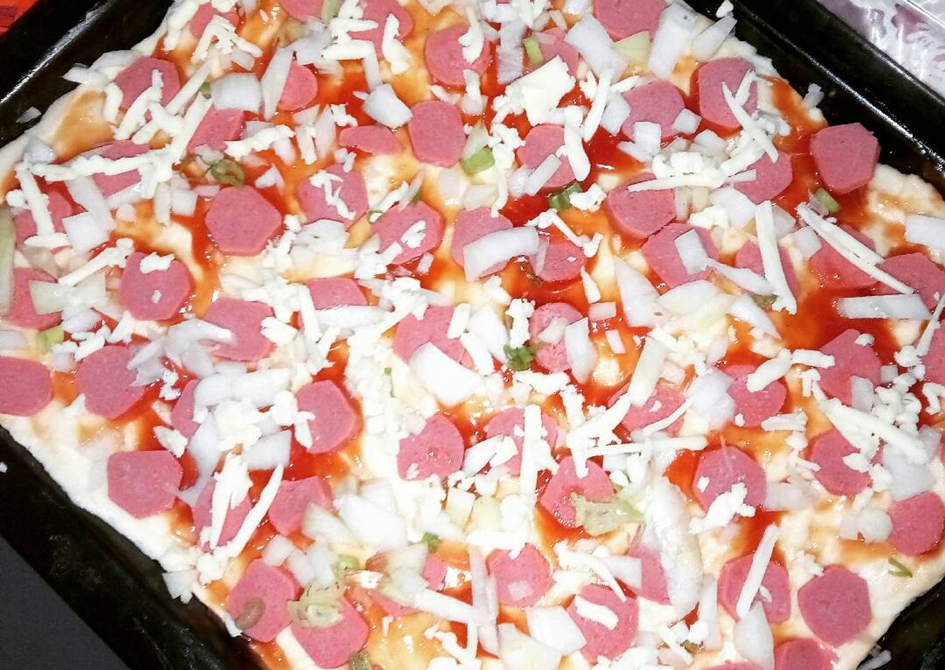 Pizza suka-suka sosis sederhana rasa istimewa