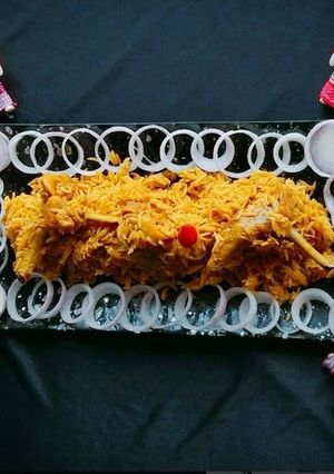 A picture of Chicken tehari.
