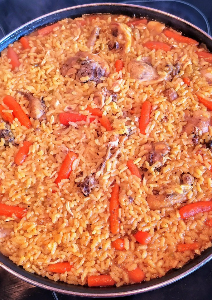 Una foto de Arroz con pollo y zanahorias baby