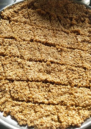 A picture of Til chikki.