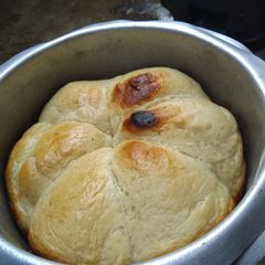 A picture of Bread using a jiko.