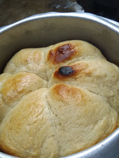 A picture of Bread using a jiko.