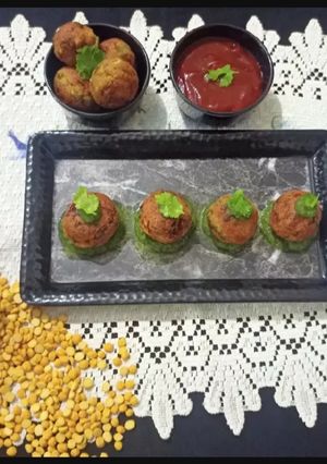 A picture of Chana Dal Vada.