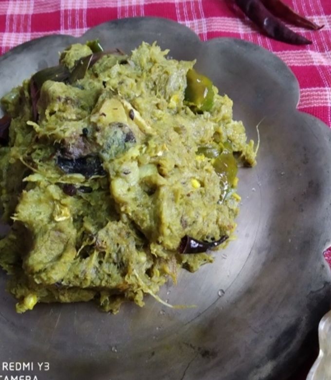 Oqituvchi oquvchini hojatxonada porno suratga olayotgan paytda ushlab oldi.