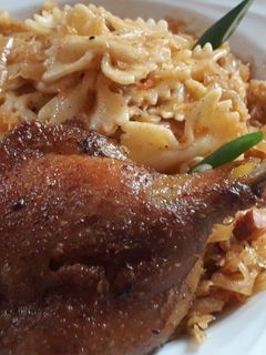 Paprikás bajor káposztás tészta sült kacsa combbal 👌🥰 recept fotója