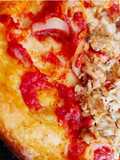 Focaccia con tonno e cipolle novelle