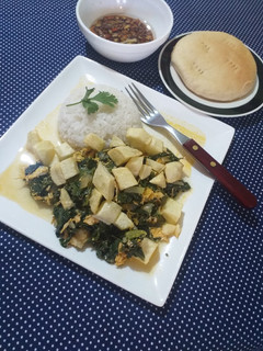 Una foto de Guiso de acelgas y papas fritas