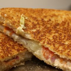 A picture of Peanut Sandwich.