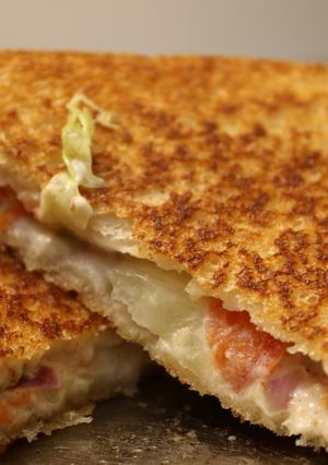 A picture of Peanut Sandwich.