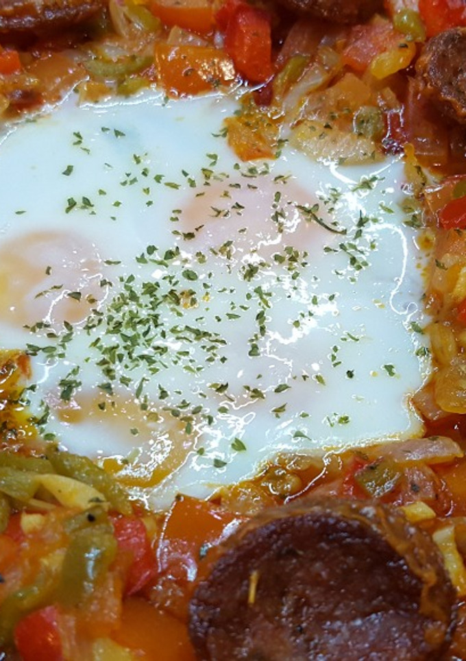 Una foto de Huevos al Plato con Chorizo